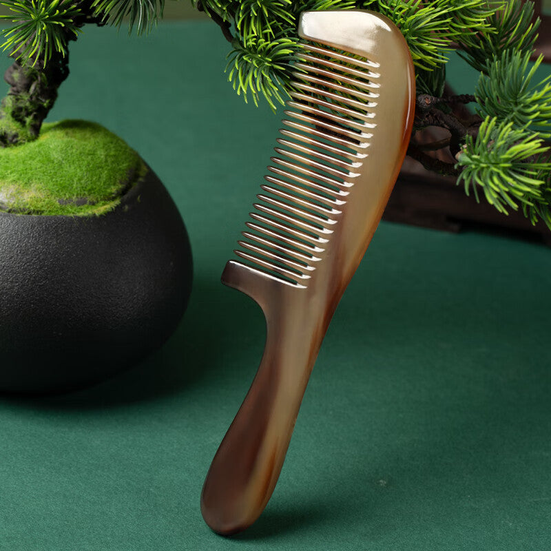 Natural horn comb