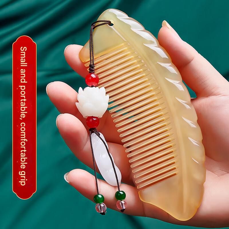 Natural horn comb
