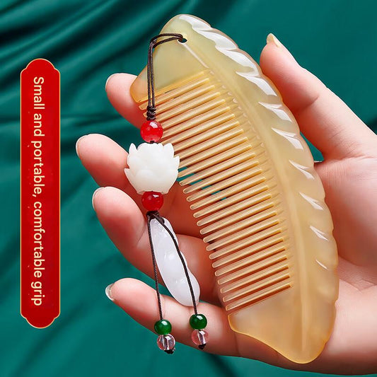 Natural horn comb
