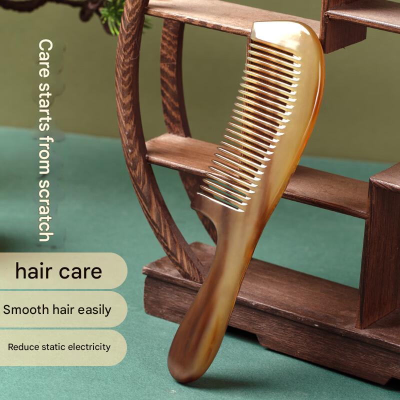Natural horn comb