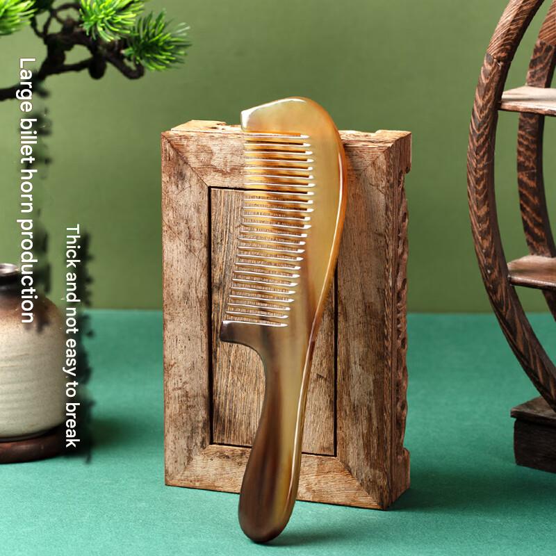 Natural horn comb