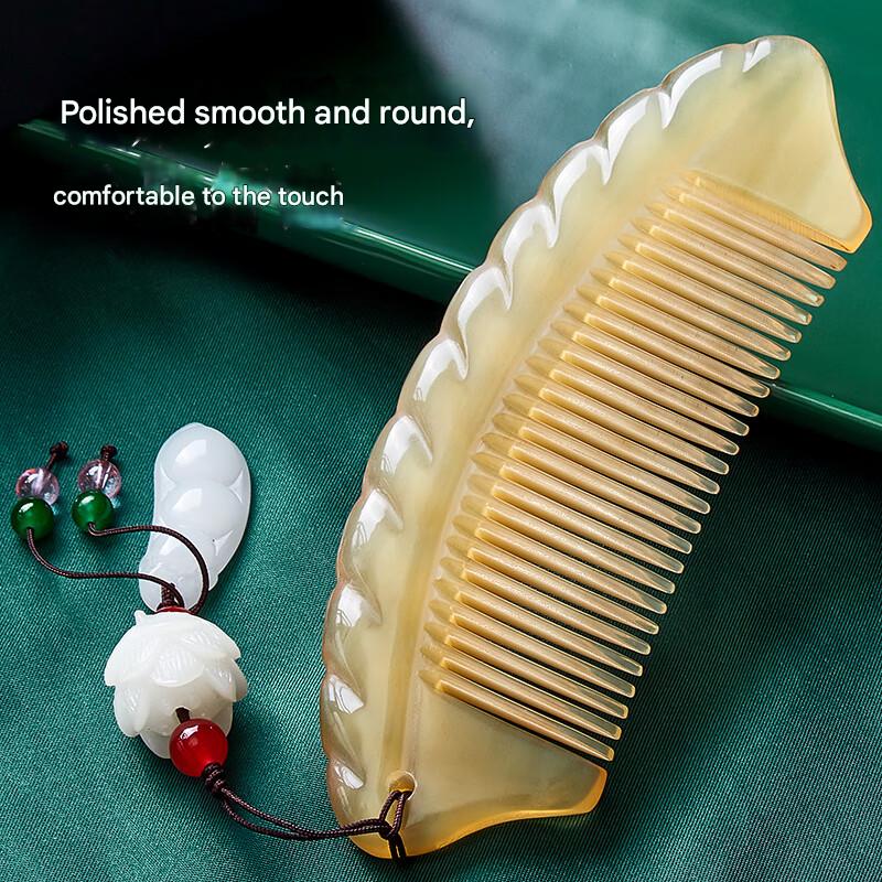 Natural horn comb