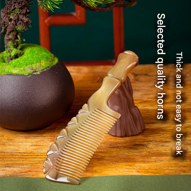 Natural horn comb
