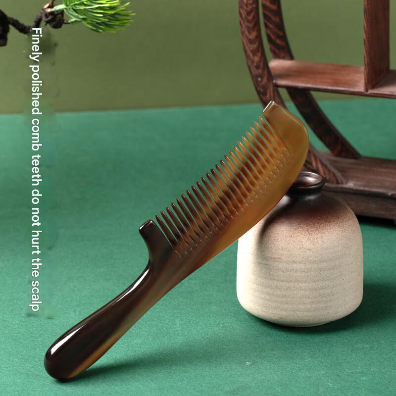 Natural horn comb