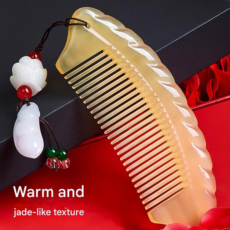 Natural horn comb