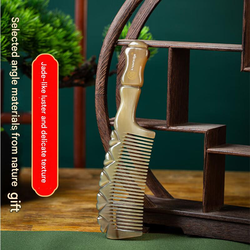 Natural horn comb