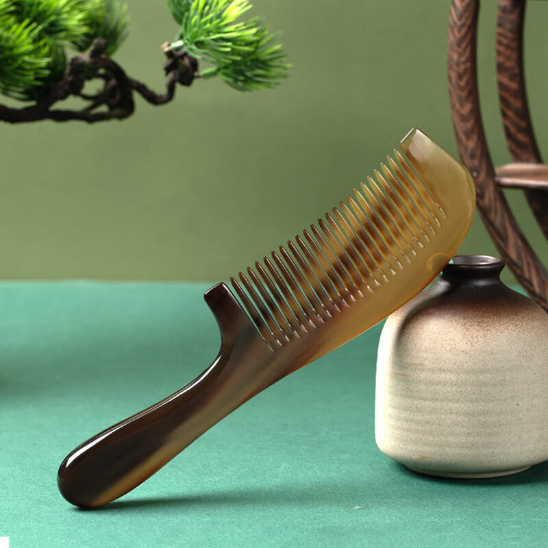 Natural horn comb