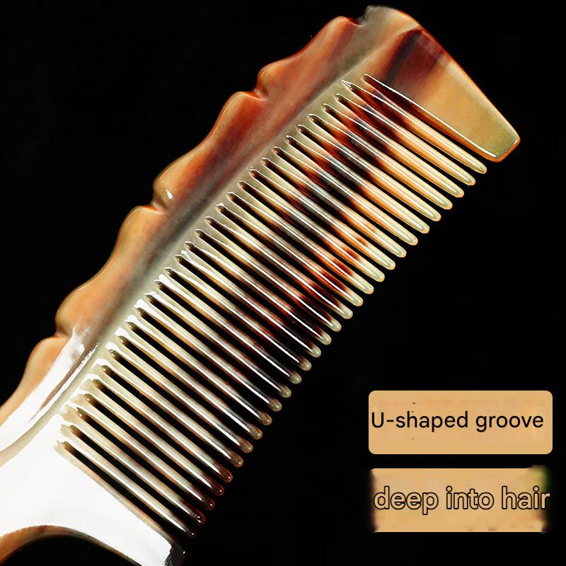 Natural horn comb