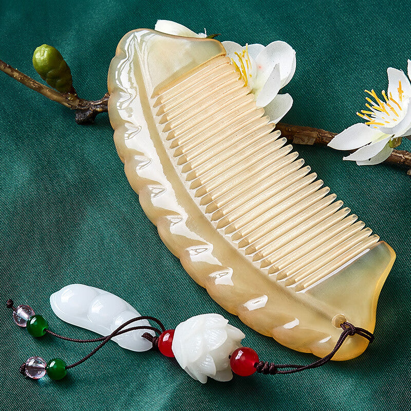 Natural horn comb