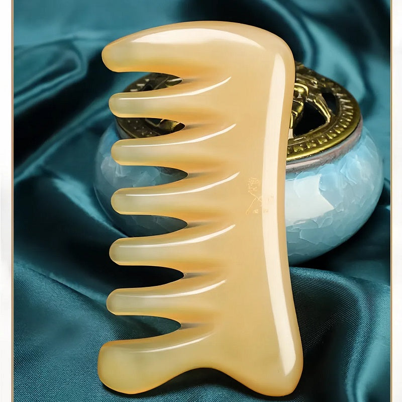 Natural horn comb
